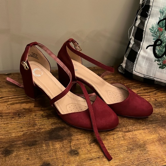 Amazon brand heels size 7 1/2 never worn - Picture 1 of 1